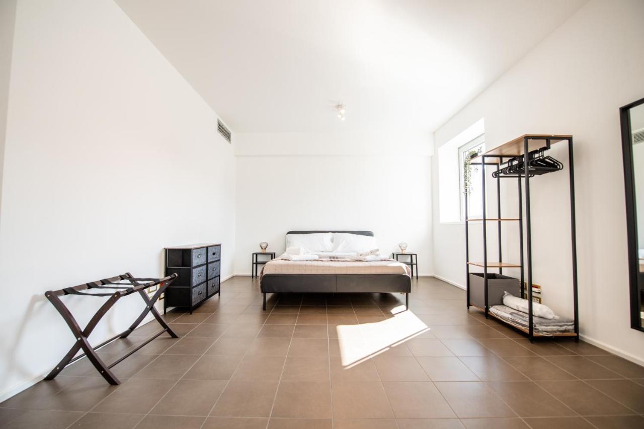 350 M Dalla Stazione L Parcheggio Free L Nova Loft Daire Parma Dış mekan fotoğraf