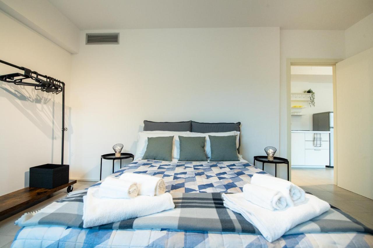 350 M Dalla Stazione L Parcheggio Free L Nova Loft Daire Parma Dış mekan fotoğraf