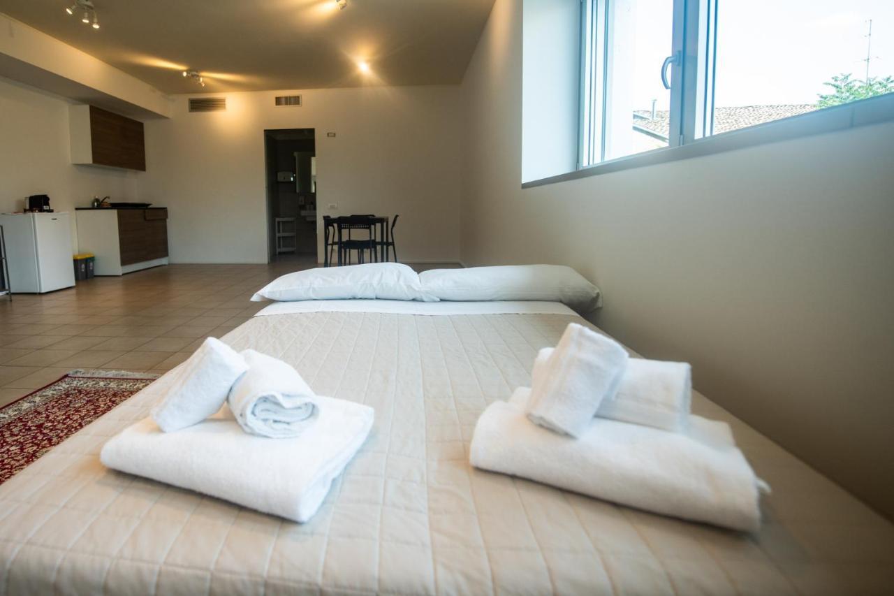 350 M Dalla Stazione L Parcheggio Free L Nova Loft Daire Parma Dış mekan fotoğraf